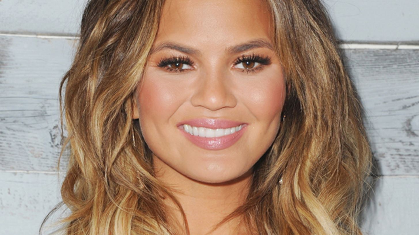 Chrissy Teigen: &#x3A4;&#x3BF; &#x3B1;&#x3C0;&#x3AF;&#x3C3;&#x3C4;&#x3B5;&#x3C5;&#x3C4;&#x3BF; &#x3B1;&#x3C4;&#x3CD;&#x3C7;&#x3B7;&#x3BC;&#x3B1; &#x3C4;&#x3B7;&#x3C2; &#x3B5;&#x3C0;&#x3AF; &#x3C3;&#x3BA;&#x3B7;&#x3BD;&#x3AE;&#x3C2; (&#x3B2;&#x3AF;&#x3BD;&#x3C4;&#x3B5;&#x3BF;)