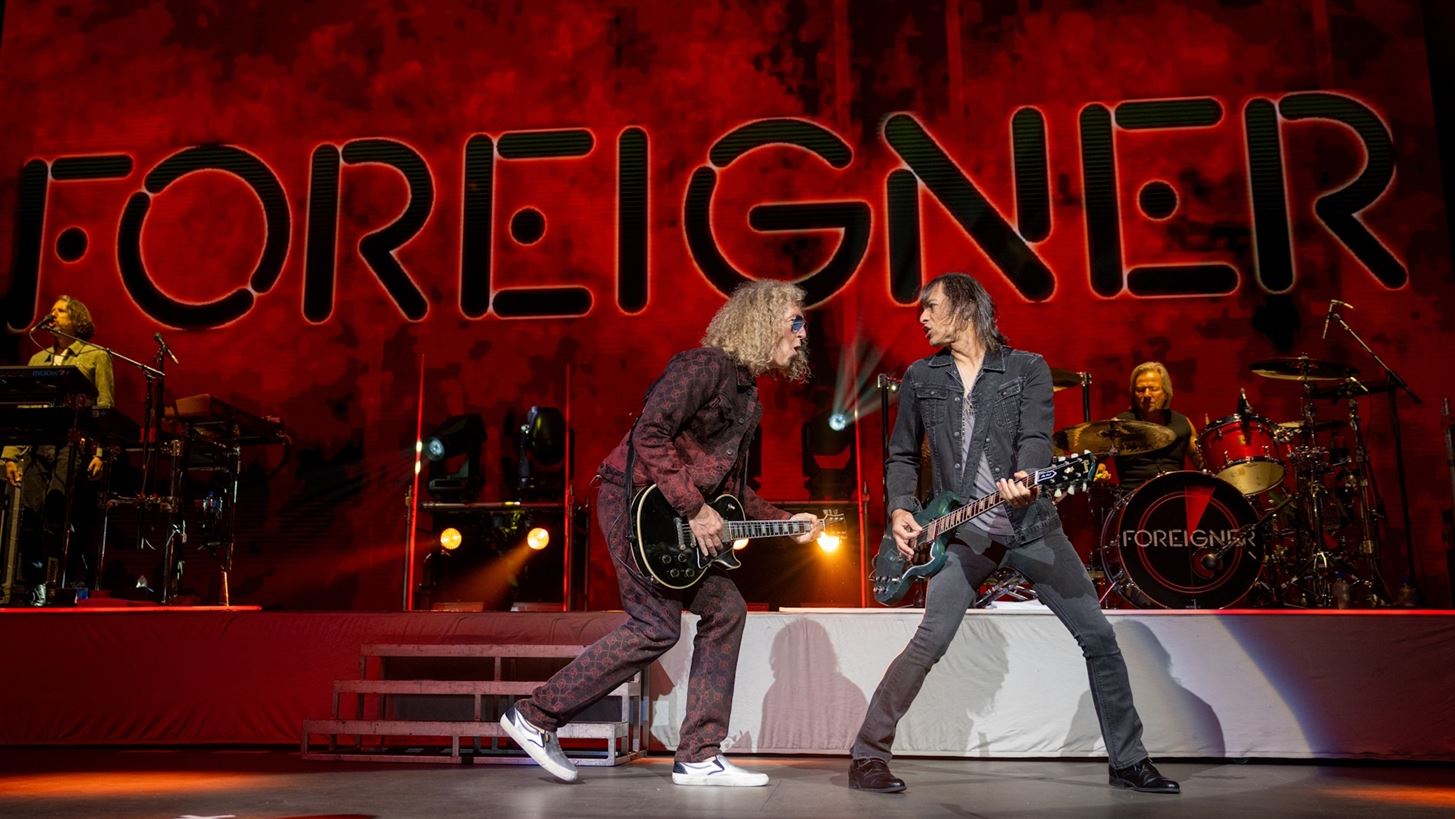 Foreigner | &#x3A4;&#x3BF; &#x3B8;&#x3C1;&#x3C5;&#x3BB;&#x3B9;&#x3BA;&#x3CC; &#x3C1;&#x3BF;&#x3BA; &#x3C3;&#x3C5;&#x3B3;&#x3BA;&#x3C1;&#x3CC;&#x3C4;&#x3B7;&#x3BC;&#x3B1; &#x3AD;&#x3C1;&#x3C7;&#x3B5;&#x3C4;&#x3B1;&#x3B9; &#x3B3;&#x3B9;&#x3B1; &#x3C4;&#x3B7;&#x3BD; &#x3C0;&#x3C1;&#x3CE;&#x3C4;&#x3B7; &#x3C4;&#x3BF;&#x3C5; &#x3C3;&#x3C5;&#x3BD;&#x3B1;&#x3C5;&#x3BB;&#x3AF;&#x3B1; &#x3C3;&#x3C4;&#x3B7;&#x3BD; &#x395;&#x3BB;&#x3BB;&#x3AC;&#x3B4;&#x3B1;