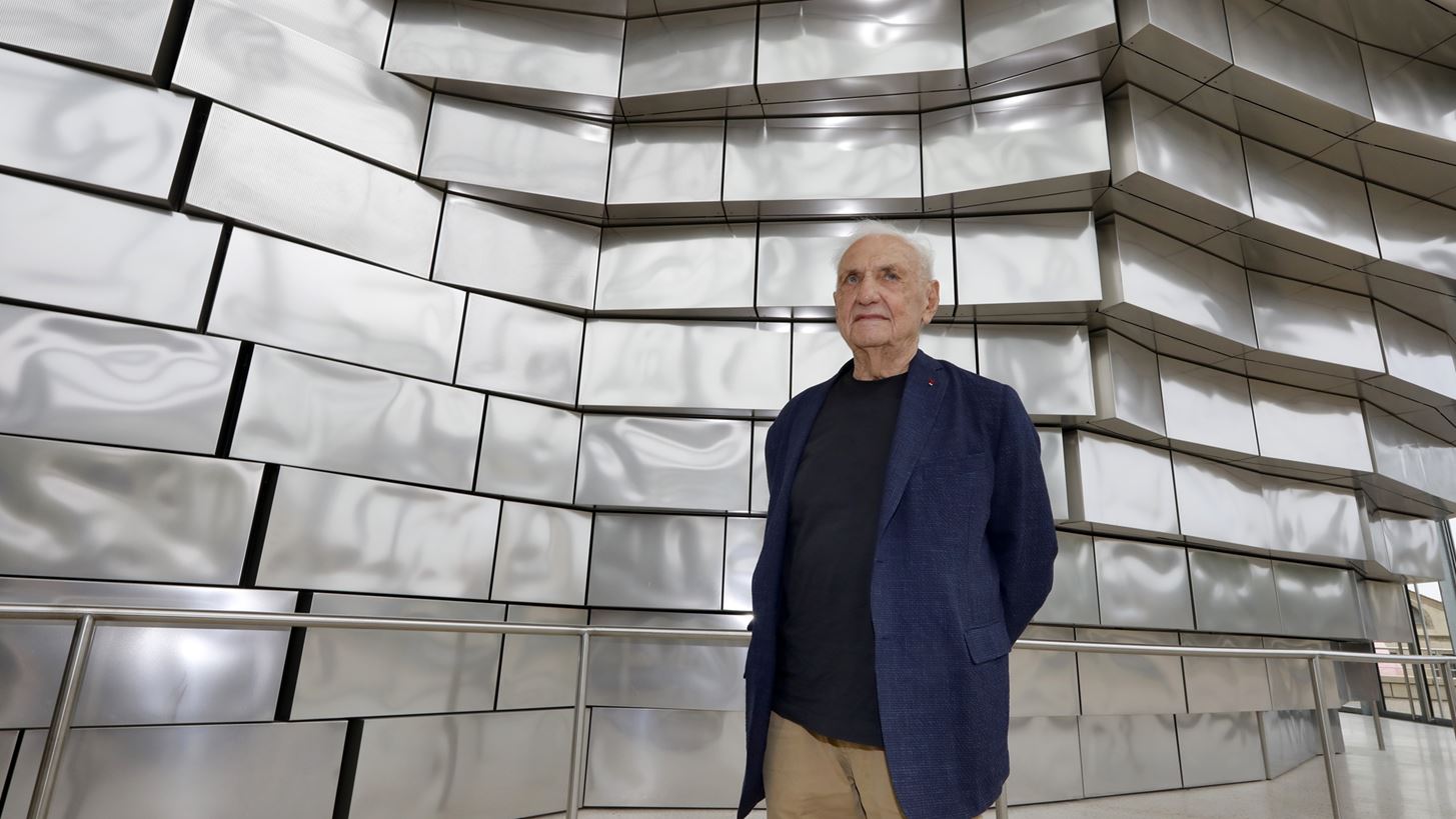 Frank Gehry | &#x388;&#x3C6;&#x3C5;&#x3B3;&#x3B5; &#x3B1;&#x3C0;&#x3CC; &#x3C4;&#x3B7; &#x3B6;&#x3C9;&#x3AE; &#x3BF; &#x3BF;&#x3C1;&#x3B1;&#x3BC;&#x3B1;&#x3C4;&#x3B9;&#x3C3;&#x3C4;&#x3AE;&#x3C2; &#x3B1;&#x3C1;&#x3C7;&#x3B9;&#x3C4;&#x3AD;&#x3BA;&#x3C4;&#x3BF;&#x3BD;&#x3B1;&#x3C2; &#x3C4;&#x3BF;&#x3C5; &#x3BC;&#x3BF;&#x3C5;&#x3C3;&#x3B5;&#x3AF;&#x3BF;&#x3C5; Guggenheim