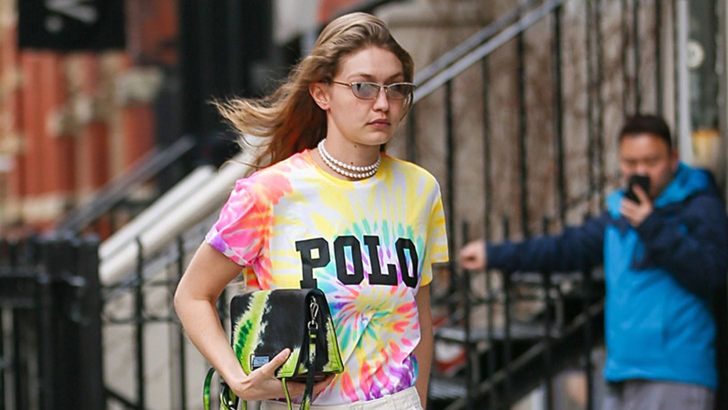 Tie-dye: 4 celebrities σου δείχνουν πώς να το φορέσεις