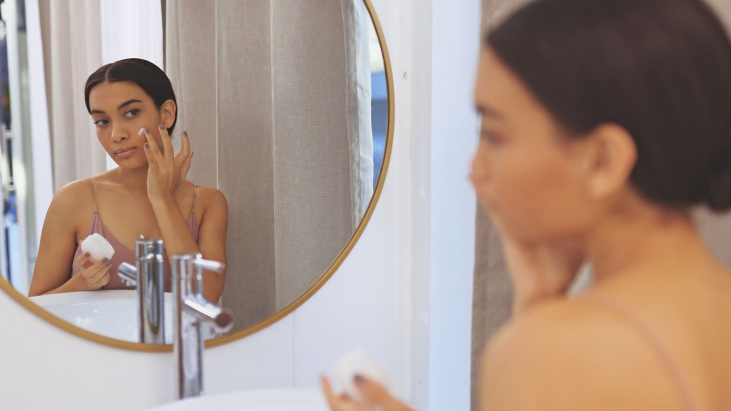 Εμφάνισες σπυράκι(α) ξαφνικά; 10 τοπικές θεραπείες που θα τα εξαλείψουν άμεσα