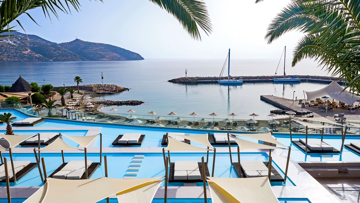 &#x39F; &#x38C;&#x3BC;&#x3B9;&#x3BB;&#x3BF;&#x3C2; Zeus International Hotels &amp; Resorts &#x3C0;&#x3B1;&#x3C1;&#x3BF;&#x3C5;&#x3C3;&#x3B9;&#x3AC;&#x3B6;&#x3B5;&#x3B9; &#x3C4;&#x3BF; &#x3B1;&#x3BD;&#x3B1;&#x3BD;&#x3B5;&#x3C9;&#x3BC;&#x3AD;&#x3BD;&#x3BF;  Mirabello Bay Luxury Resort