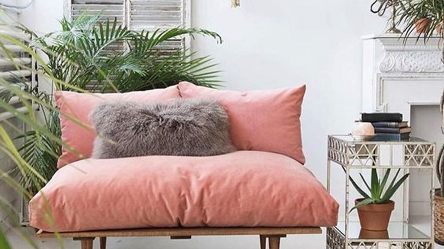Think Pink: Deco &#x3B1;&#x3B3;&#x3BF;&#x3C1;&#x3AD;&#x3C2; &#x3B3;&#x3B9;&#x3B1; &#x3BD;&#x3B1; &#x3B5;&#x3BD;&#x3C3;&#x3C9;&#x3BC;&#x3B1;&#x3C4;&#x3CE;&#x3C3;&#x3B5;&#x3B9;&#x3C2; &#x3C4;&#x3BF; &#x3C1;&#x3BF;&#x3B6; &#x3C3;&#x3C4;&#x3BF; &#x3C3;&#x3C0;&#x3AF;&#x3C4;&#x3B9; &#x3C3;&#x3BF;&#x3C5;
