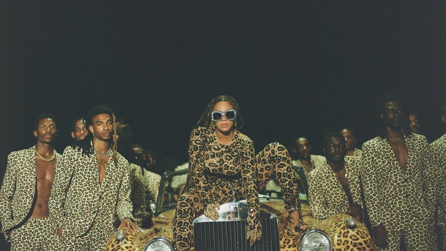 &#x38C;&#x3BB;&#x3B1; &#x3C4;&#x3B1; fashion looks &#x3B1;&#x3C0;&#x3CC; &#x3C4;&#x3BF; visual album &#x3C4;&#x3B7;&#x3C2; Beyonce