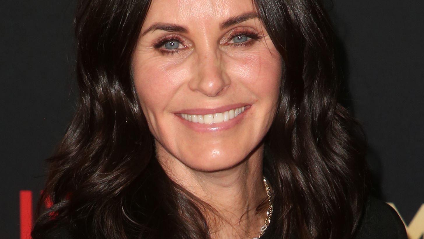 H Courteney Cox &#x3C5;&#x3B9;&#x3BF;&#x3B8;&#x3AD;&#x3C4;&#x3B7;&#x3C3;&#x3B5; &#x3C4;&#x3B7;&#x3BD; hot &#x3C4;&#x3AC;&#x3C3;&#x3B7; &#x3C4;&#x3B7;&#x3C2; &#x3C3;&#x3B5;&#x3B6;&#x3CC;&#x3BD; &#x3C3;&#x3C4;&#x3B1; &#x3BC;&#x3B1;&#x3BB;&#x3BB;&#x3B9;&#x3AC;