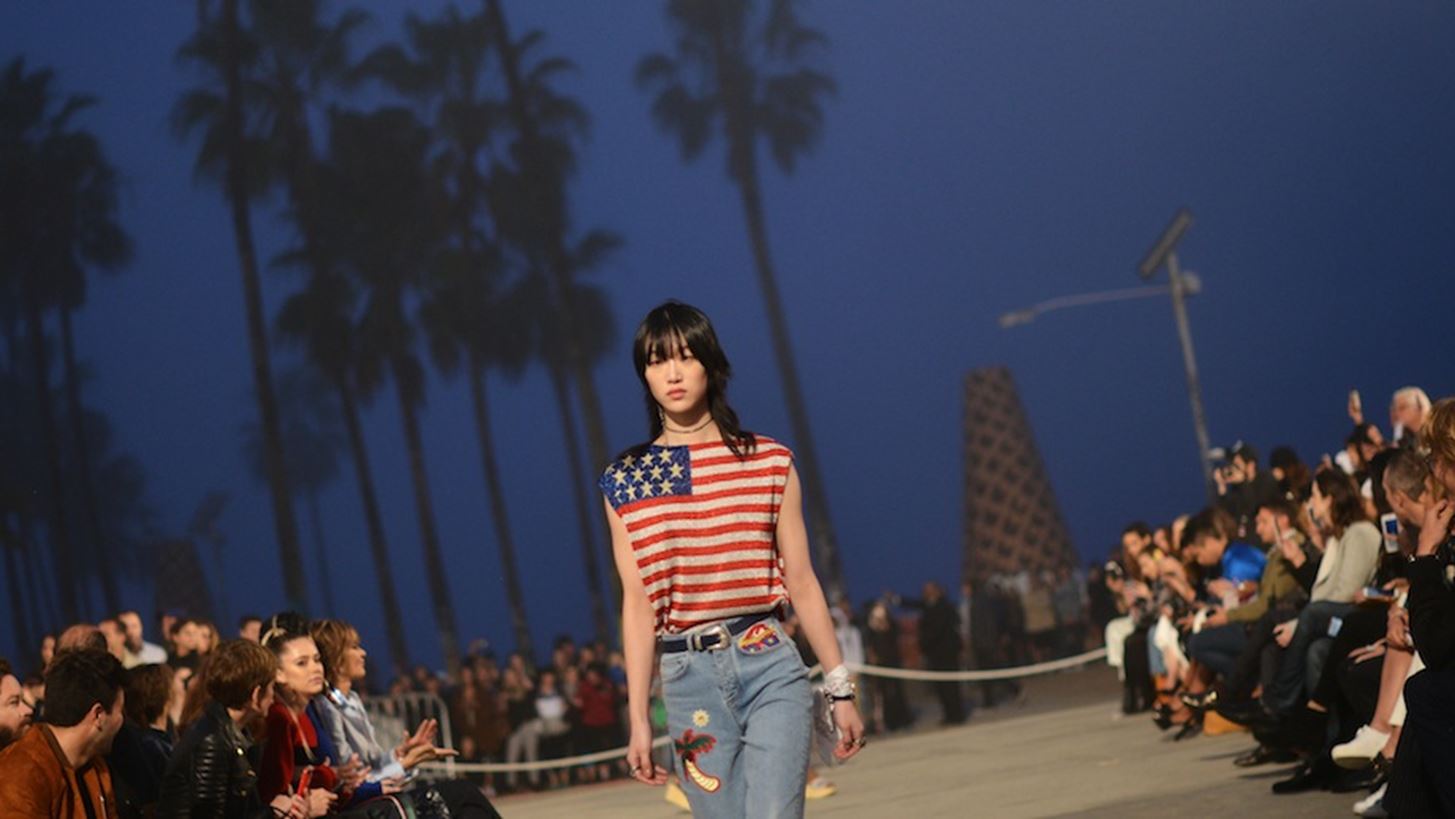 Tommy Hilfiger &#x3BA;&#x3B1;&#x3B9; Vetements &#x3B5;&#x3BD;&#x3CE;&#x3BD;&#x3BF;&#x3C5;&#x3BD; &#x3C4;&#x3B9;&#x3C2; &#x3B4;&#x3C5;&#x3BD;&#x3AC;&#x3BC;&#x3B5;&#x3B9;&#x3C2; &#x3C4;&#x3BF;&#x3C5;&#x3C2; &#x3B3;&#x3B9;&#x3B1; &#x3BC;&#x3B9;&#x3B1; unisex &#x3C3;&#x3C5;&#x3BB;&#x3BB;&#x3BF;&#x3B3;&#x3AE;