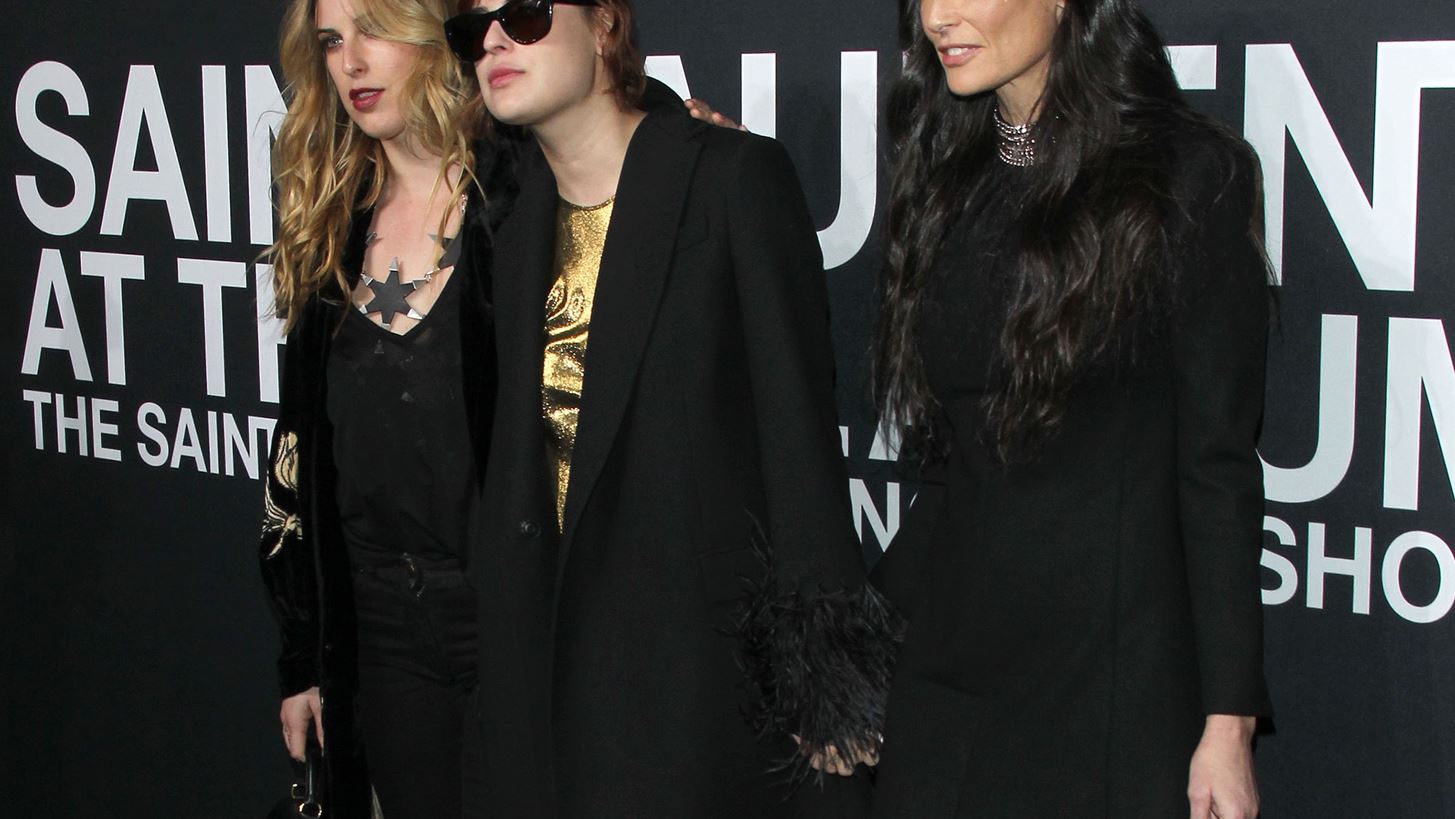 Tallulah Willis | &#x391;&#x3C0;&#x3BF;&#x3BA;&#x3B1;&#x3BB;&#x3CD;&#x3C0;&#x3C4;&#x3B5;&#x3B9; &#x3CC;&#x3C4;&#x3B9; &quot;&#x3C4;&#x3B9;&#x3BC;&#x3C9;&#x3C1;&#x3BF;&#x3CD;&#x3C3;&#x3B5;&quot; &#x3C4;&#x3BF;&#x3BD; &#x3B5;&#x3B1;&#x3C5;&#x3C4;&#x3CC; &#x3C4;&#x3B7;&#x3C2; &#x3C0;&#x3BF;&#x3C5; &#x3B4;&#x3B5;&#x3BD; &#x3AD;&#x3BC;&#x3BF;&#x3B9;&#x3B1;&#x3B6;&#x3B5; &#x3BC;&#x3B5; &#x3C4;&#x3B7;&#x3BD; Demi Moore