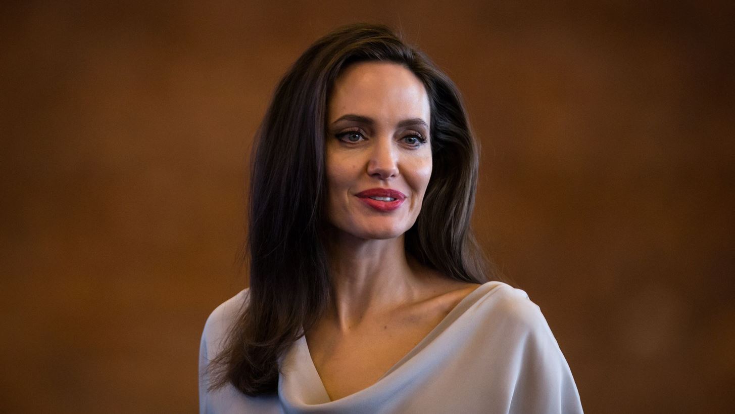 Angelina Jolie: O&#x3B9; 6 &#x3C4;&#x3B5;&#x3BB;&#x3B5;&#x3C5;&#x3C4;&#x3B1;&#x3AF;&#x3B5;&#x3C2; &#x3B5;&#x3BC;&#x3C6;&#x3B1;&#x3BD;&#x3AF;&#x3C3;&#x3B5;&#x3B9;&#x3C2; &#x3C4;&#x3B7;&#x3C2; &#x3C0;&#x3BF;&#x3C5; &#x3BE;&#x3B5;&#x3C7;&#x3C9;&#x3C1;&#x3AF;&#x3C3;&#x3B1;&#x3BC;&#x3B5;