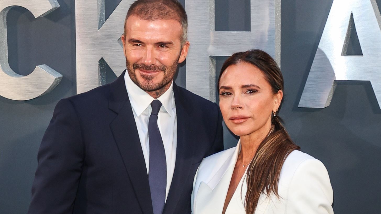 &#x397; Victoria &#x3BA;&#x3B1;&#x3B9; &#x3BF; David Beckham &#x3C3;&#x3C4;&#x3BF; &#x3A0;&#x3B1;&#x3BB;&#x3AC;&#x3C4;&#x3B9; &#x3C4;&#x3BF;&#x3C5; Buckingham | &#x397; &#x3B2;&#x3C1;&#x3B1;&#x3B4;&#x3B9;&#x3BD;&#x3AE; &#x3B5;&#x3BC;&#x3C6;&#x3AC;&#x3BD;&#x3B9;&#x3C3;&#x3B7; &#x3C3;&#x3C4;&#x3BF; &#x3C0;&#x3BB;&#x3B5;&#x3C5;&#x3C1;&#x3CC; &#x3C4;&#x3B7;&#x3C2; &#x3B2;&#x3B1;&#x3C3;&#x3AF;&#x3BB;&#x3B9;&#x3C3;&#x3C3;&#x3B1;&#x3C2; &#x39A;&#x3B1;&#x3BC;&#x3AF;&#x3BB;&#x3B1;