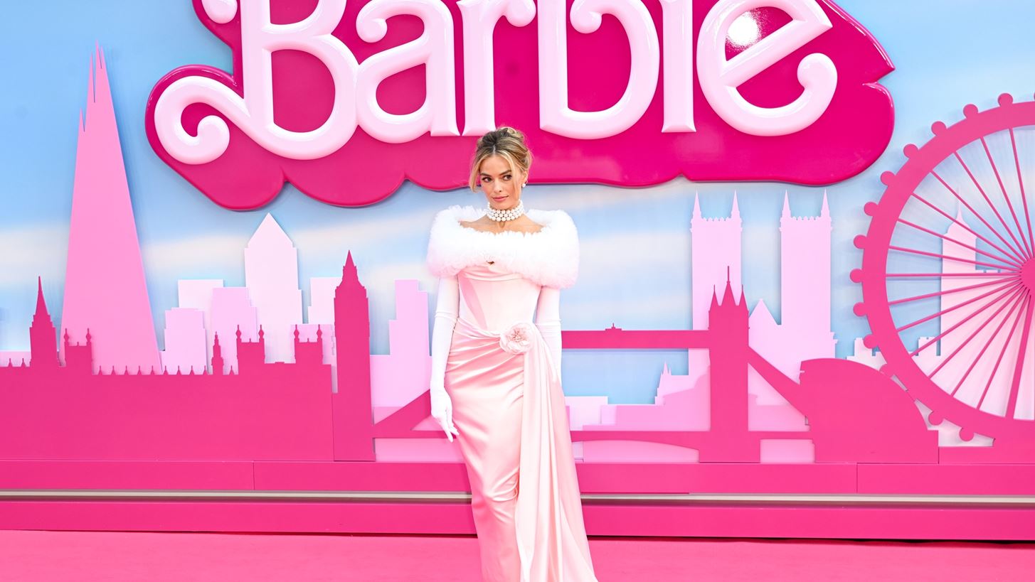 &#x3A4;&#x3B1; &quot;&#x3AC;&#x3B3;&#x3BD;&#x3C9;&#x3C3;&#x3C4;&#x3B1;&quot; looks &#x3C4;&#x3B7;&#x3C2; Margot Robbie &#x3B1;&#x3C0;&#x3CC; &#x3C4;&#x3BF; press tour &#x3C4;&#x3B7;&#x3C2; Barbie