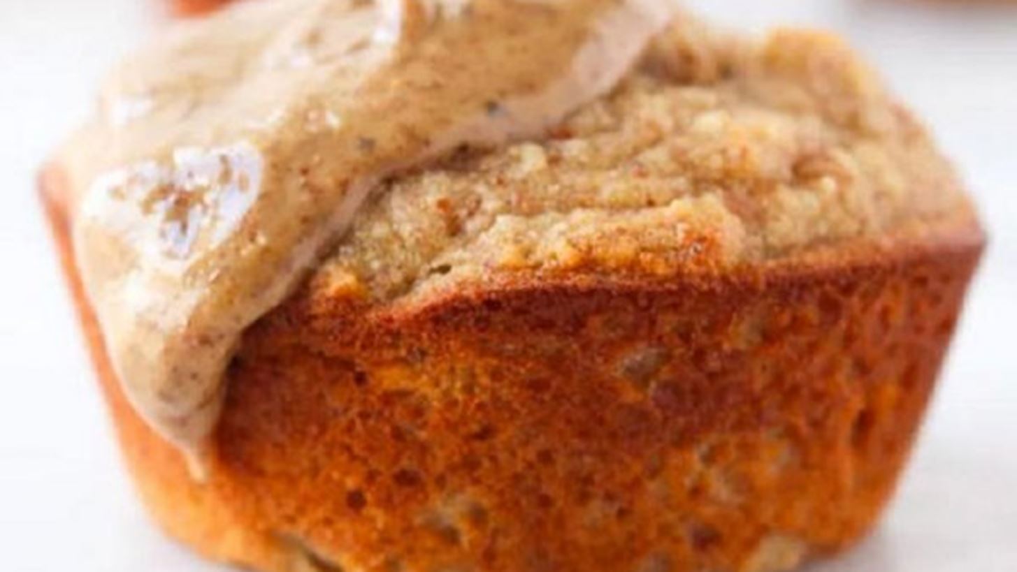 Τα φτιάξαμε! Υγιεινά μάφινς με μπανάνα, πουρέ κολοκύθας και χουρμά! Χωρίς ζάχαρη, χωρίς βούτυρο!