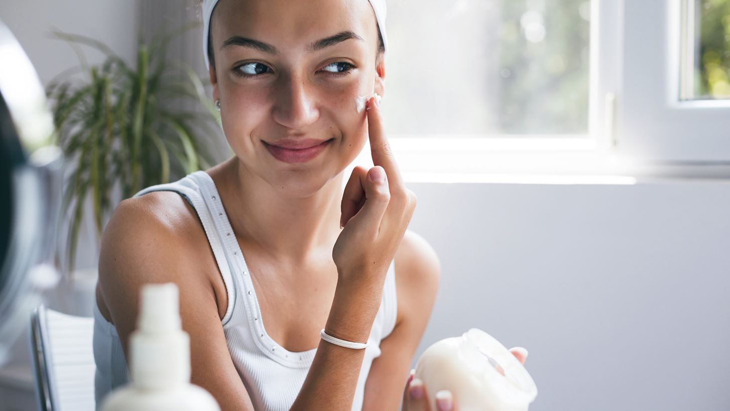 Ευαίσθητο δέρμα με τάση ερυθρότητας; Βρήκα τα 2 προϊόντα που χρειάζεσαι για την καθημερινή σου ρουτίνα