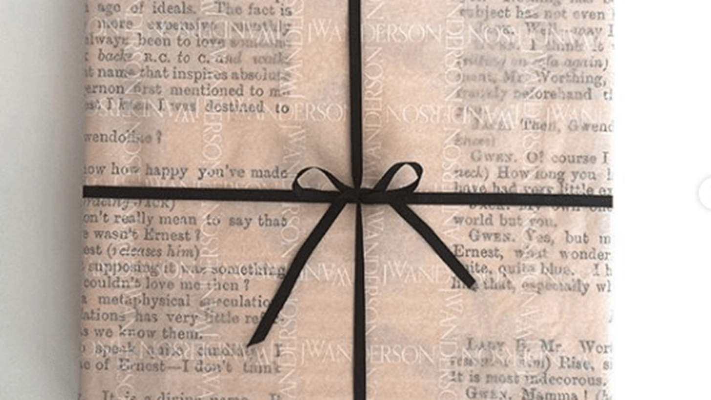 &#x388;&#x3BD;&#x3B1; &#x3B2;&#x3B9;&#x3B2;&#x3BB;&#x3AF;&#x3BF; &#x3B5;&#x3BE;&#x3AD;&#x3B4;&#x3C9;&#x3C3;&#x3B5; &#x3BF; JW Anderson &#x3B3;&#x3B9;&#x3B1; &#x3BD;&#x3B1; &#x3C0;&#x3B1;&#x3C1;&#x3BF;&#x3C5;&#x3C3;&#x3B9;&#x3AC;&#x3C3;&#x3B5;&#x3B9; &#x3C4;&#x3B7; &#x3BD;&#x3AD;&#x3B1; &#x3C3;&#x3C5;&#x3BB;&#x3BB;&#x3BF;&#x3B3;&#x3AE; &#x3C4;&#x3BF;&#x3C5;