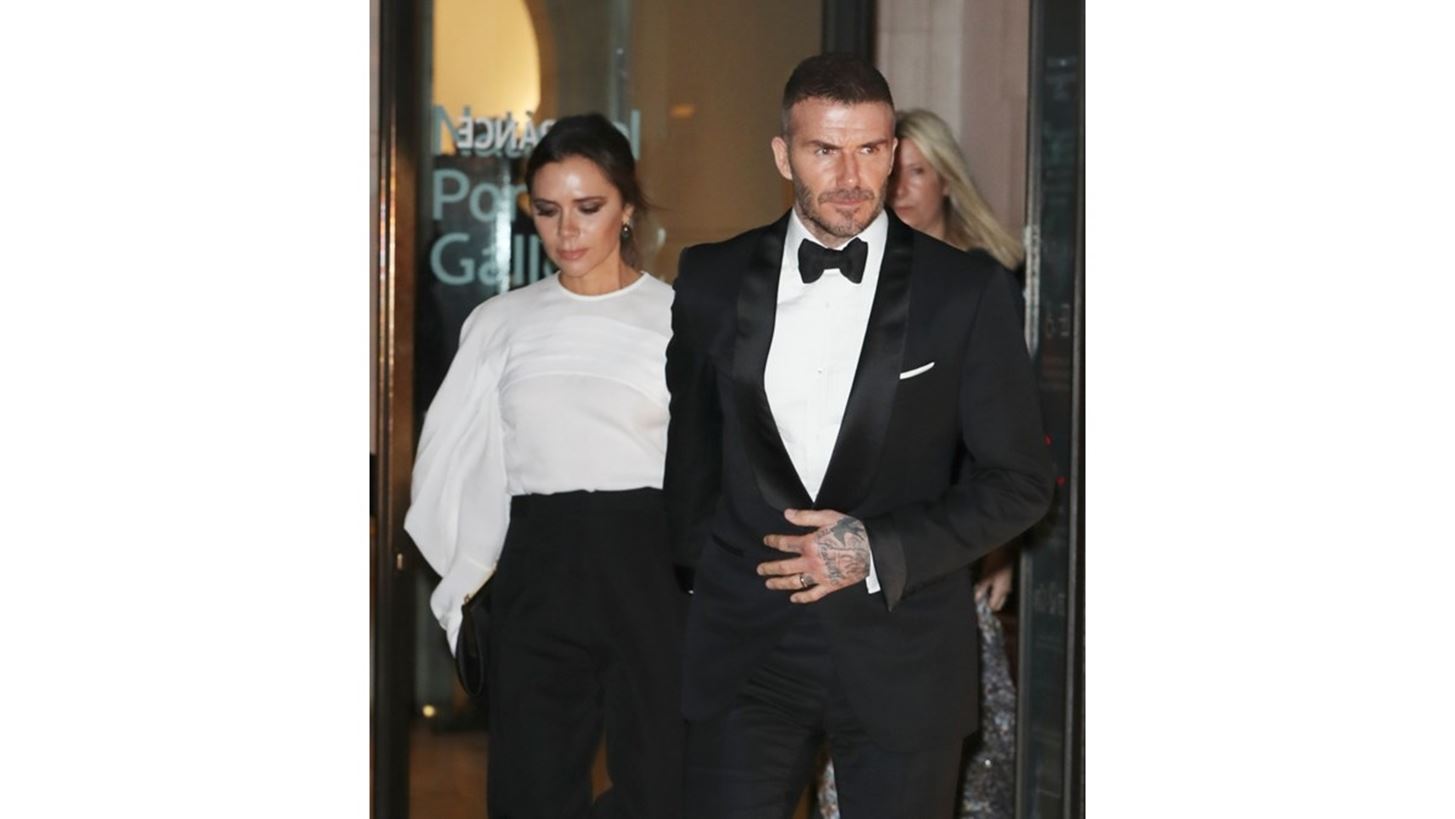 Victoria Beckham |  &#x3A6;&#x3C9;&#x3C4;&#x3BF;&#x3B3;&#x3C1;&#x3B1;&#x3C6;&#x3AF;&#x3B6;&#x3B5;&#x3B9; &#x3C4;&#x3BF;&#x3BD; David - &#x3BE;&#x3B1;&#x3BD;&#x3AC;- &#x3C7;&#x3C9;&#x3C1;&#x3AF;&#x3C2; &#x3BC;&#x3C0;&#x3BB;&#x3BF;&#x3CD;&#x3B6;&#x3B1; &#x3C3;&#x3C4;&#x3BF; &#x3B3;&#x3C5;&#x3BC;&#x3BD;&#x3B1;&#x3C3;&#x3C4;&#x3AE;&#x3C1;&#x3B9;&#x3BF;