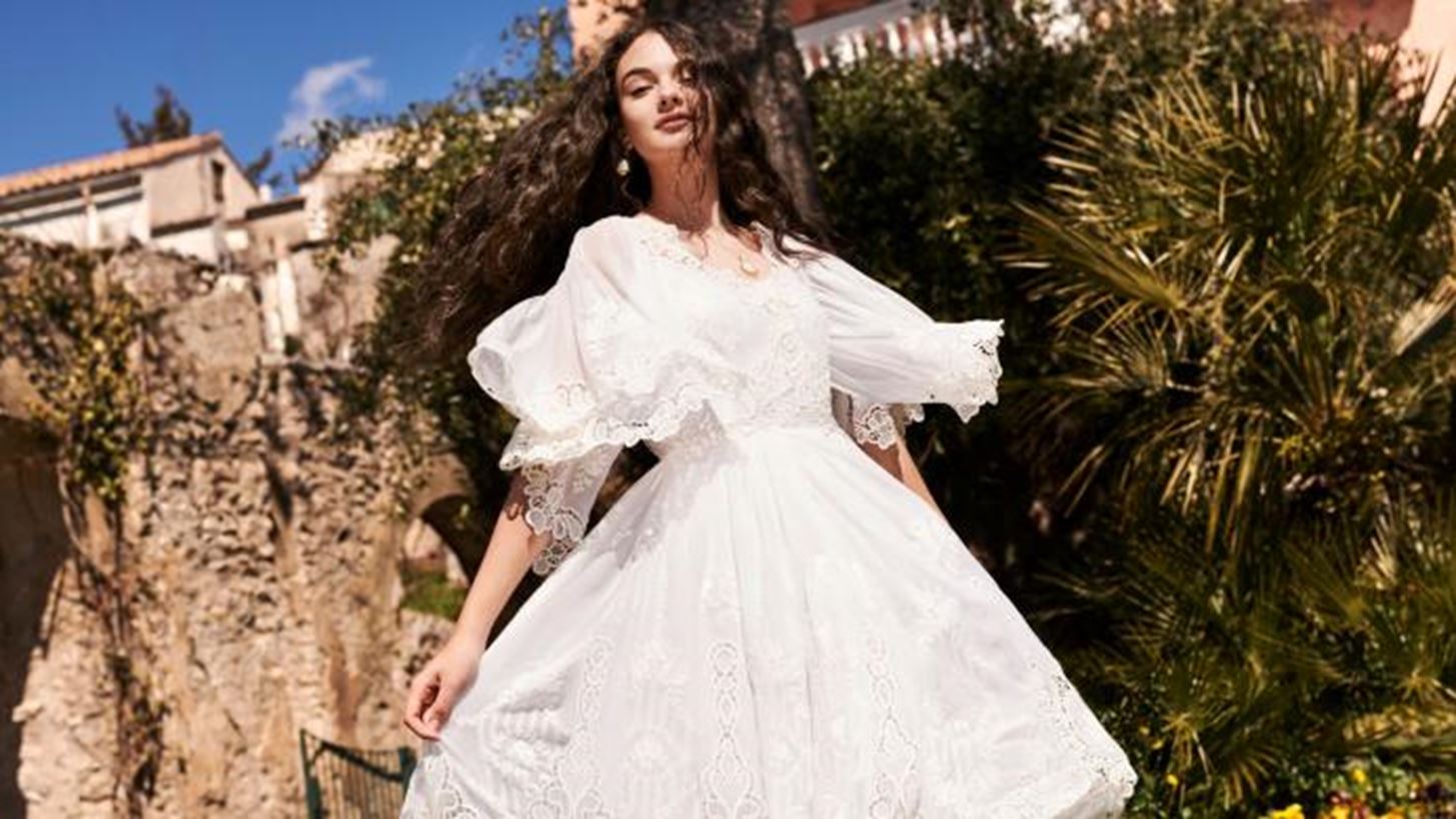 Deva Cassel | &#x397; &#x3BA;&#x3CC;&#x3C1;&#x3B7; &#x3C4;&#x3B7;&#x3C2; Monica Bellucci &#x3B5;&#x3AF;&#x3BD;&#x3B1;&#x3B9; &#x3B5;&#x3BA;&#x3B8;&#x3B1;&#x3BC;&#x3B2;&#x3C9;&#x3C4;&#x3B9;&#x3BA;&#x3AE; &#x3C3;&#x3C4;&#x3B7; &#x3BD;&#x3AD;&#x3B1; &#x3BA;&#x3B1;&#x3BC;&#x3C0;&#x3AC;&#x3BD;&#x3B9;&#x3B1; &#x3C4;&#x3BF;&#x3C5; Dolce &amp; Gabbana