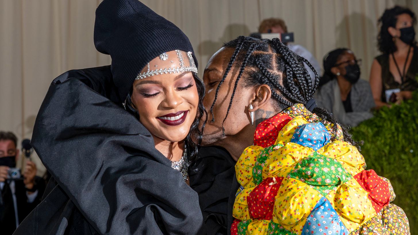 &#x3A0;&#x3B1;&#x3BD;&#x3C4;&#x3C1;&#x3B5;&#x3CD;&#x3C4;&#x3B7;&#x3BA;&#x3B1;&#x3BD; &#x3B7; Rihanna &#x3BA;&#x3B1;&#x3B9; &#x3BF; A$AP Rocky;