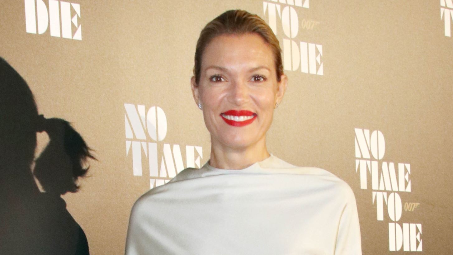&#x392;&#x3AF;&#x3BA;&#x3C5; &#x39A;&#x3B1;&#x3B3;&#x3B9;&#x3AC; | &#x397; red carpet &#x3B5;&#x3BC;&#x3C6;&#x3AC;&#x3BD;&#x3B9;&#x3C3;&#x3B7; &#x3C4;&#x3B7;&#x3C2; &#x3C3;&#x3C4;&#x3B7;&#x3BD; &#x3C0;&#x3C1;&#x3B5;&#x3BC;&#x3B9;&#x3AD;&#x3C1;&#x3B1; &#x3C4;&#x3B7;&#x3C2; &#x3BD;&#x3AD;&#x3B1;&#x3C2; &#x3C4;&#x3B1;&#x3B9;&#x3BD;&#x3AF;&#x3B1;&#x3C2; James Bond