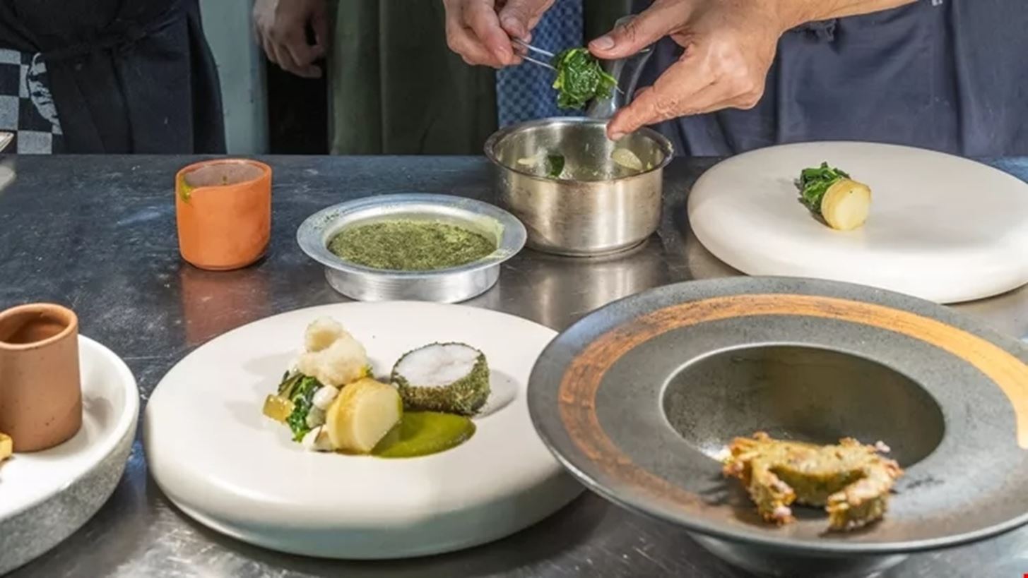 Symposio at Ark | &#x38C;&#x3C4;&#x3B1;&#x3BD; &#x3B7; &#x3A1;&#x3B9;&#x3B2;&#x3B9;&#x3AD;&#x3C1;&#x3B1; &#x3B4;&#x3BF;&#x3BA;&#x3AF;&#x3BC;&#x3B1;&#x3C3;&#x3B5; &#x3C4;&#x3BF; fine dining &#x3C4;&#x3B7;&#x3C2; &#x3A1;&#x3CC;&#x3B4;&#x3BF;&#x3C5;