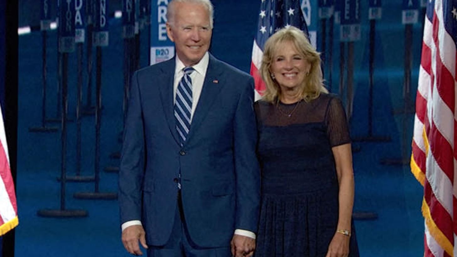 Jill Biden: To &#x3C0;&#x3C1;&#x3CE;&#x3C4;&#x3BF; &#x3C4;&#x3B7;&#x3C2; look &#x3B1;&#x3C0;&#x3CC; &#x3C4;&#x3B7;&#x3BD; &#x3BF;&#x3C1;&#x3BA;&#x3C9;&#x3BC;&#x3BF;&#x3C3;&#x3AF;&#x3B1;