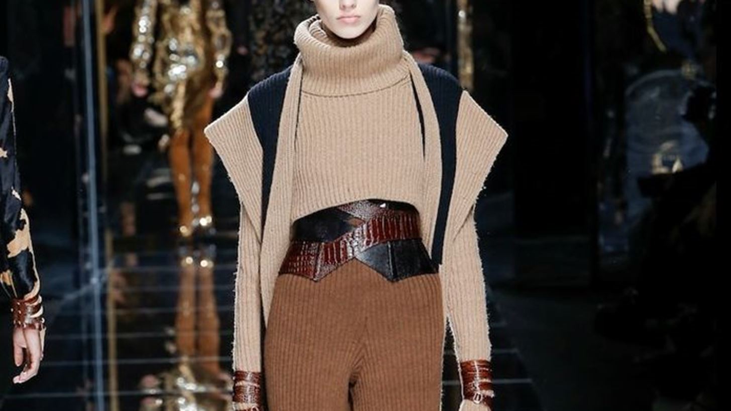 O o&#x3AF;&#x3BA;&#x3BF;&#x3C2; Balmain &#x3B1;&#x3BD;&#x3B1;&#x3BA;&#x3B1;&#x3BB;&#x3CD;&#x3C0;&#x3C4;&#x3B5;&#x3B9; &#x3C4;&#x3B7;&#x3BD; &#x3C0;&#x3B9;&#x3BF; casual &#x3C0;&#x3BB;&#x3B5;&#x3C5;&#x3C1;&#x3AC; &#x3C4;&#x3BF;&#x3C5;