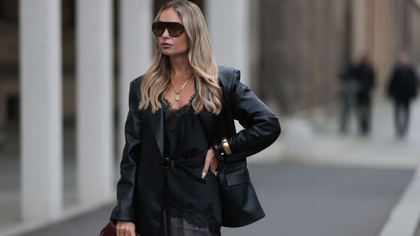 &#x3A4;&#x3BF; &#x3BC;&#x3B5;&#x3C3;&#x3AC;&#x3C4;&#x3BF; blazer &#x3B1;&#x3C0;&#x3CC; &#x3C4;&#x3B7; Zara &#x3C0;&#x3BF;&#x3C5; &#x3C4;&#x3B1;&#x3B9;&#x3C1;&#x3B9;&#x3AC;&#x3B6;&#x3B5;&#x3B9; &#x3BC;&#x3B5; &#x3CC;&#x3BB;&#x3B1; &#x3C4;&#x3B1; looks &#x3C3;&#x3BF;&#x3C5;