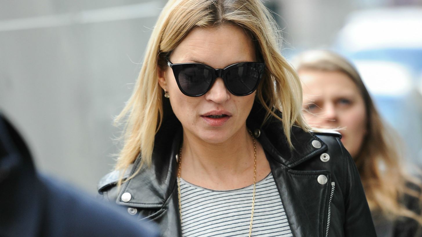 H Kate Moss &#x3B1;&#x3C0;&#x3BF;&#x3B4;&#x3B5;&#x3B9;&#x3BA;&#x3BD;&#x3CD;&#x3B5;&#x3B9; &#x3CC;&#x3C4;&#x3B9; &#x3C0;&#x3B1;&#x3C1;&#x3B1;&#x3BC;&#x3AD;&#x3BD;&#x3B5;&#x3B9; &#x3C4;&#x3BF; &#x3B1;&#x3C0;&#x3CC;&#x3BB;&#x3C5;&#x3C4;&#x3BF; fashion icon