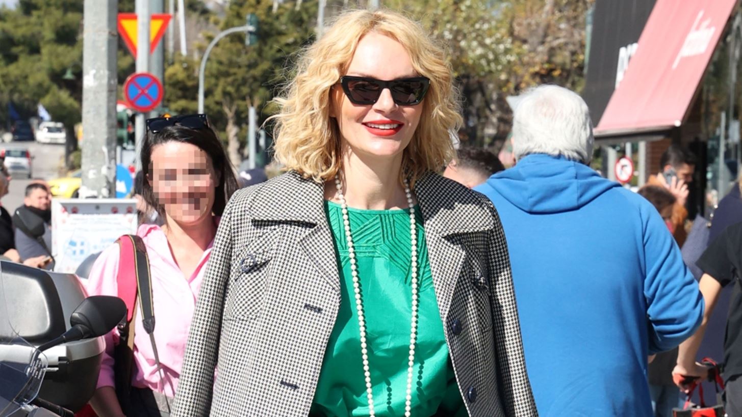 Η Έλενα Χριστοπούλου με ανοιξιάτικο σύνολο που θα ζήλευαν οι Παριζιάνες fashionistas