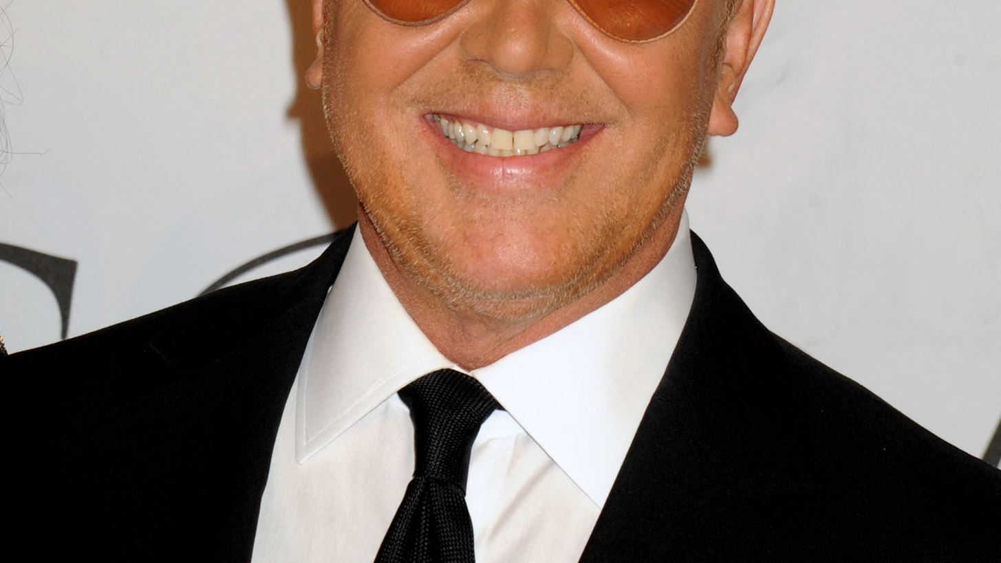 &#x39C;&#x3B5; &#x3C4;&#x3BF; t-shirt &quot;Vote&quot; &#x3BF; Michael Kors &#x3B5;&#x3BD;&#x3B8;&#x3B1;&#x3C1;&#x3C1;&#x3CD;&#x3BD;&#x3B5;&#x3B9;  &#x3C4;&#x3BF;&#x3C5;&#x3C2; &#x391;&#x3BC;&#x3B5;&#x3C1;&#x3B9;&#x3BA;&#x3B1;&#x3BD;&#x3BF;&#x3CD;&#x3C2; &#x3BD;&#x3B1; &#x3C0;&#x3C1;&#x3BF;&#x3C3;&#x3AD;&#x3BB;&#x3B8;&#x3BF;&#x3C5;&#x3BD; &#x3C3;&#x3C4;&#x3B9;&#x3C2; &#x3BA;&#x3AC;&#x3BB;&#x3C0;&#x3B5;&#x3C2;