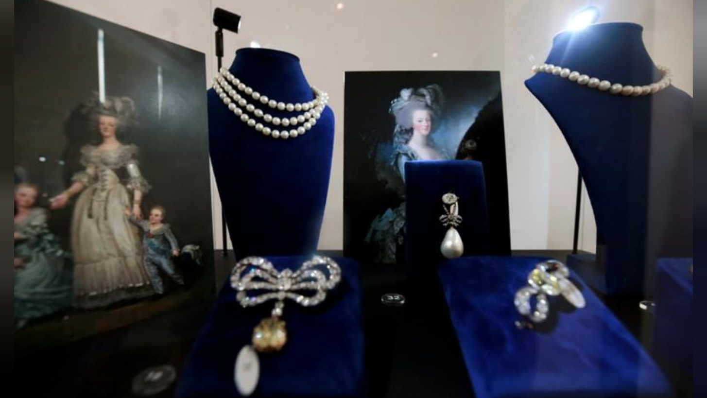 &#x3A3;&#x3B5; &#x3B4;&#x3B7;&#x3BC;&#x3BF;&#x3C0;&#x3C1;&#x3B1;&#x3C3;&#x3AF;&#x3B1; &#x3C4;&#x3B1; &#x3BA;&#x3BF;&#x3C3;&#x3BC;&#x3AE;&#x3BC;&#x3B1;&#x3C4;&#x3B1; &#x3C4;&#x3B7;&#x3C2; &#x39C;&#x3B1;&#x3C1;&#x3AF;&#x3B1;&#x3C2; &#x391;&#x3BD;&#x3C4;&#x3BF;&#x3C5;&#x3B1;&#x3BD;&#x3AD;&#x3C4;&#x3B1;