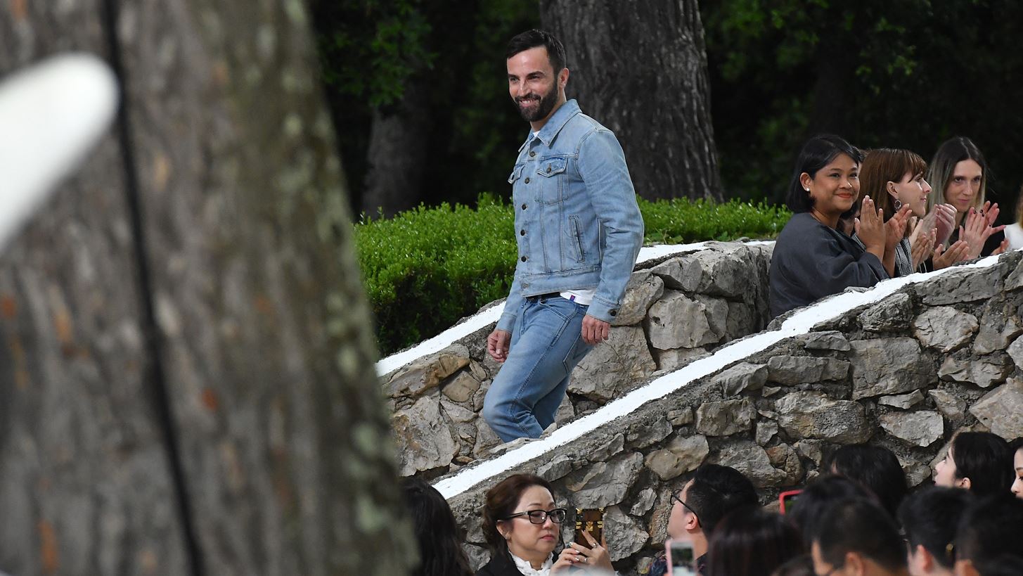 Nicolas Ghesqui&#xE8;re &#x3B5;&#x3BD;&#x3B1;&#x3BD;&#x3C4;&#x3AF;&#x3BF;&#x3BD; Donald Trump