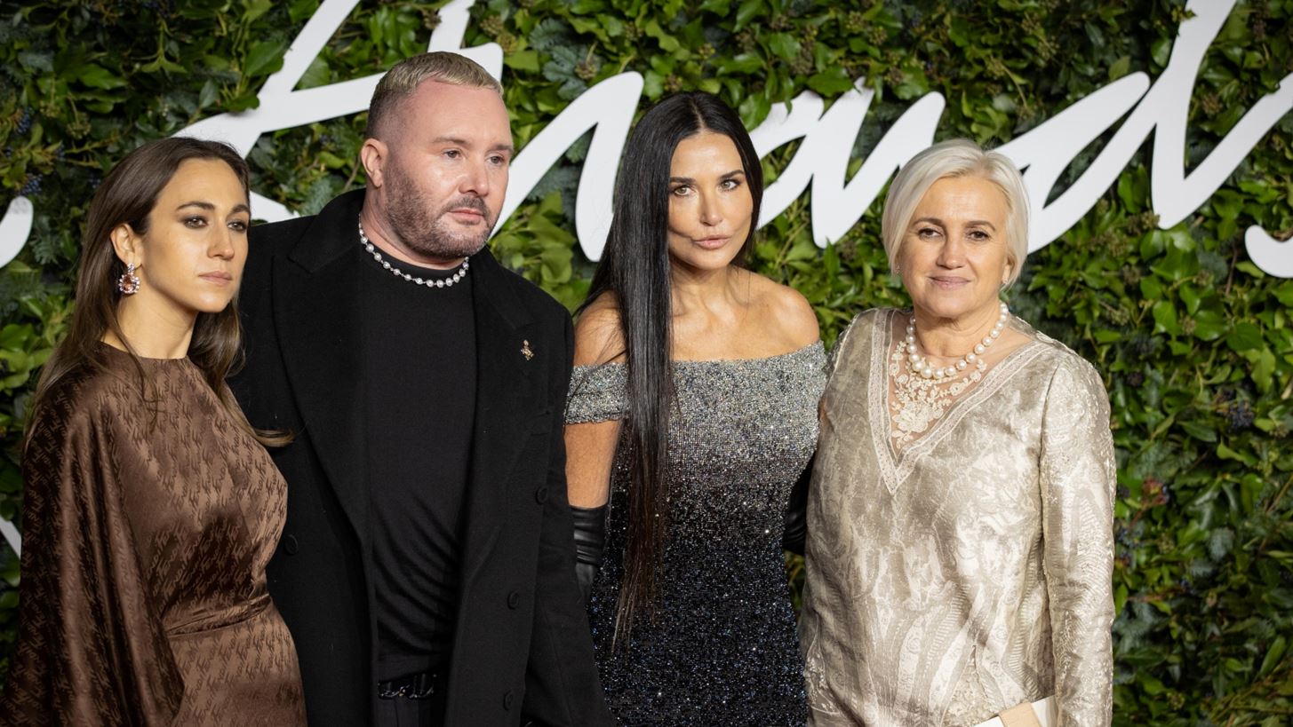 British Fashion Awards 2021 | &#x39F;&#x3B9; &#x3BD;&#x3B9;&#x3BA;&#x3B7;&#x3C4;&#x3AD;&#x3C2; &#x3C4;&#x3C9;&#x3BD; &#x3B2;&#x3C1;&#x3B1;&#x3B2;&#x3B5;&#x3AF;&#x3C9;&#x3BD;