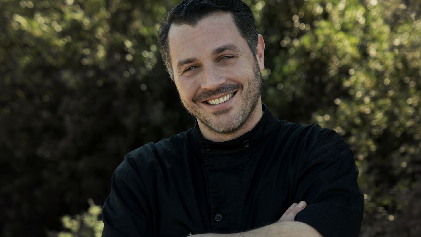 &#x39F; &#x3BC;&#x3B9;&#x3C3;&#x3B5;&#x3BB;&#x3B5;&#x3BD;&#x3AC;&#x3C4;&#x3BF;&#x3C2; chef &#x398;&#x3AC;&#x3BD;&#x3BF;&#x3C2; &#x3A6;&#x3AD;&#x3C3;&#x3BA;&#x3BF;&#x3C2; &#x3B4;&#x3AF;&#x3BD;&#x3B5;&#x3B9; &#x3B3;&#x3B1;&#x3C3;&#x3C4;&#x3C1;&#x3BF;&#x3BD;&#x3BF;&#x3BC;&#x3B9;&#x3BA;&#x3CC; &quot;Par&#x14D;n&quot; &#x3C3;&#x3C4;&#x3B7;&#x3BD; &#x3A0;&#x3AC;&#x3C1;&#x3BF;