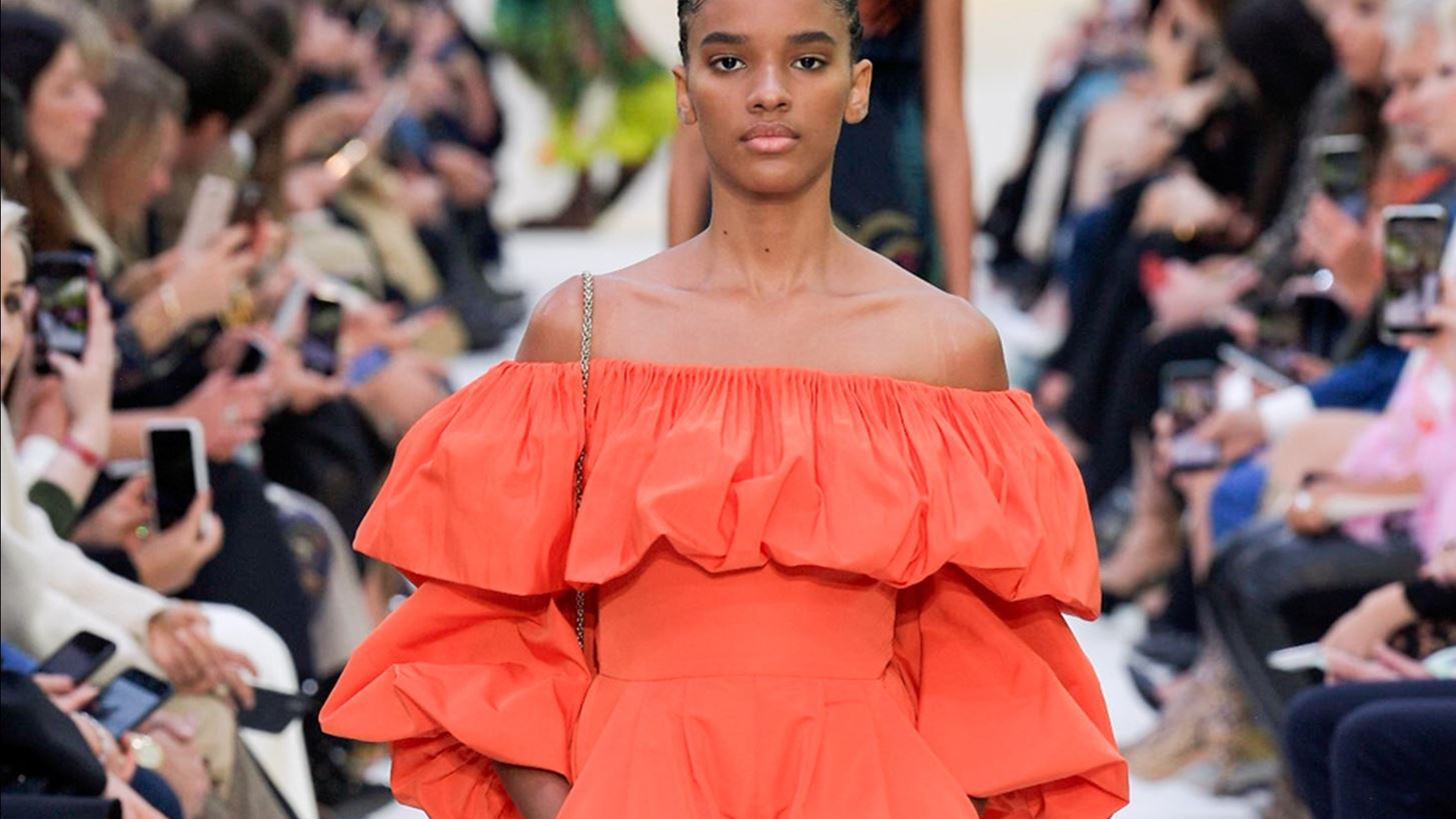 &#x3A3;&#x3C4;&#x3BF; &#x39C;&#x3B9;&#x3BB;&#x3AC;&#x3BD;&#x3BF; &#x3B8;&#x3B1; &#x3C0;&#x3B1;&#x3C1;&#x3BF;&#x3C5;&#x3C3;&#x3B9;&#x3AC;&#x3C3;&#x3B5;&#x3B9; &#x3C4;&#x3B7; &#x3C3;&#x3C5;&#x3BB;&#x3BB;&#x3BF;&#x3B3;&#x3AE; &#x3C4;&#x3BF;&#x3C5; &#x3B3;&#x3B9;&#x3B1; &#x3C4;&#x3B7;&#x3BD; &#x386;&#x3BD;&#x3BF;&#x3B9;&#x3BE;&#x3B7; 2021 &#x3BF; &#x3BF;&#x3AF;&#x3BA;&#x3BF;&#x3C2; Valentino