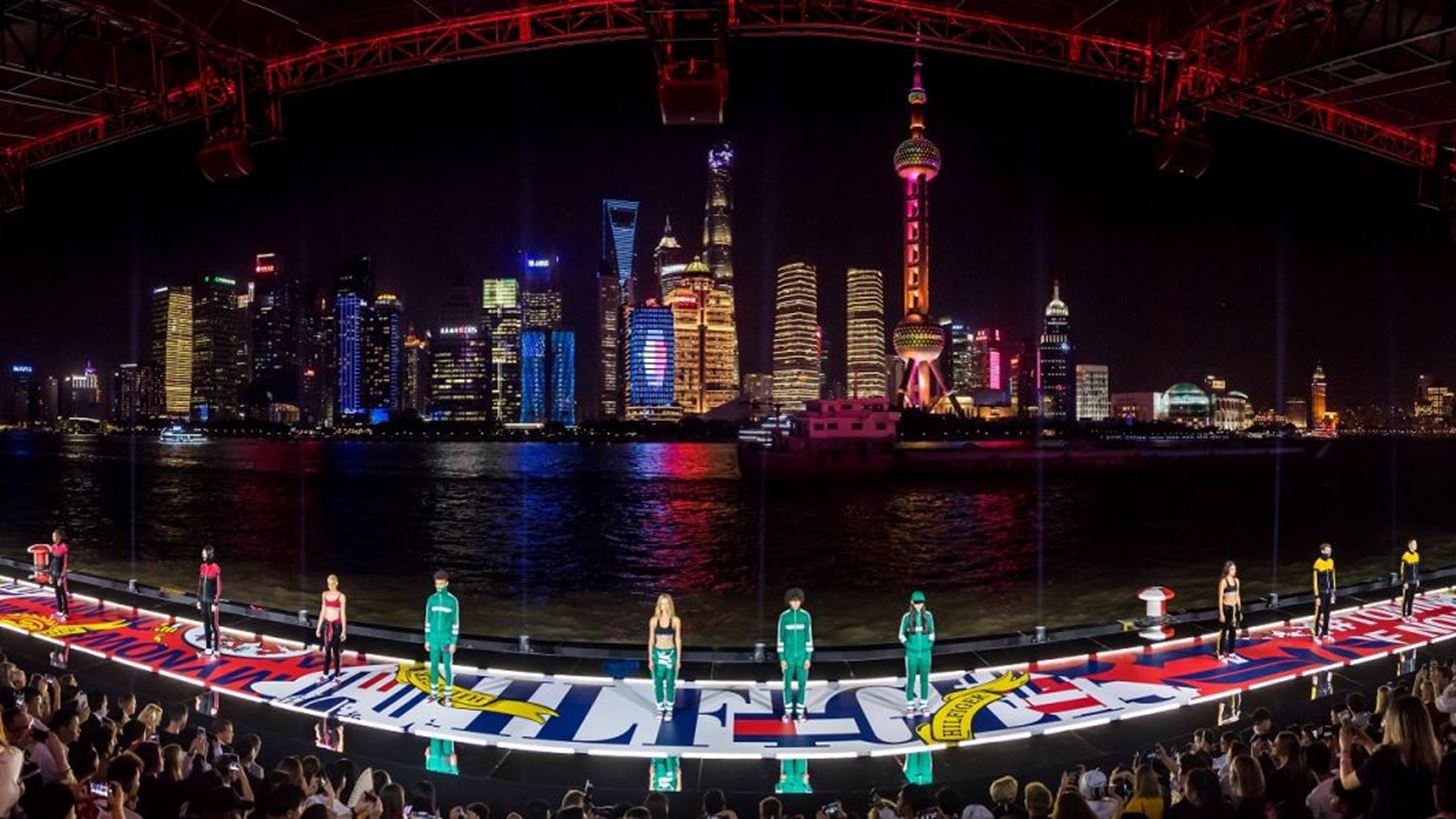 TOMMY HILFIGER | Δες όλα όσα έγιναν στο "See now, buy now" runway event στη Σανγκάη