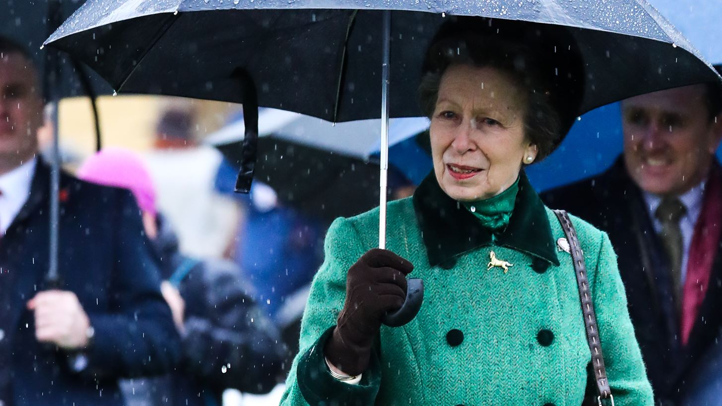 Πριγκίπισσα Άννα | Η μόνη ερώτηση που οι δημοσιογράφοι δεν τολμούν να τη ρωτήσουν