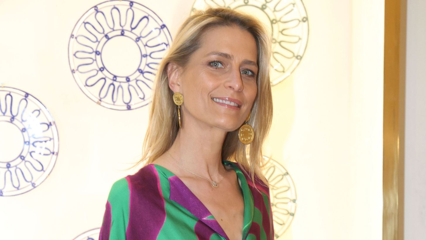 &#x3A4;&#x3B1;&#x3C4;&#x3B9;&#x3AC;&#x3BD;&#x3B1; &#x39C;&#x3C0;&#x3BB;&#x3AC;&#x3C4;&#x3BD;&#x3B9;&#x3BA; | &#x397; casual &#x3B5;&#x3BC;&#x3C6;&#x3AC;&#x3BD;&#x3B9;&#x3C3;&#x3B7; &#x3BC;&#x3B5; &#x3BB;&#x3B5;&#x3C5;&#x3BA;&#x3CC; flare &#x3C0;&#x3B1;&#x3BD;&#x3C4;&#x3B5;&#x3BB;&#x3CC;&#x3BD;&#x3B9;