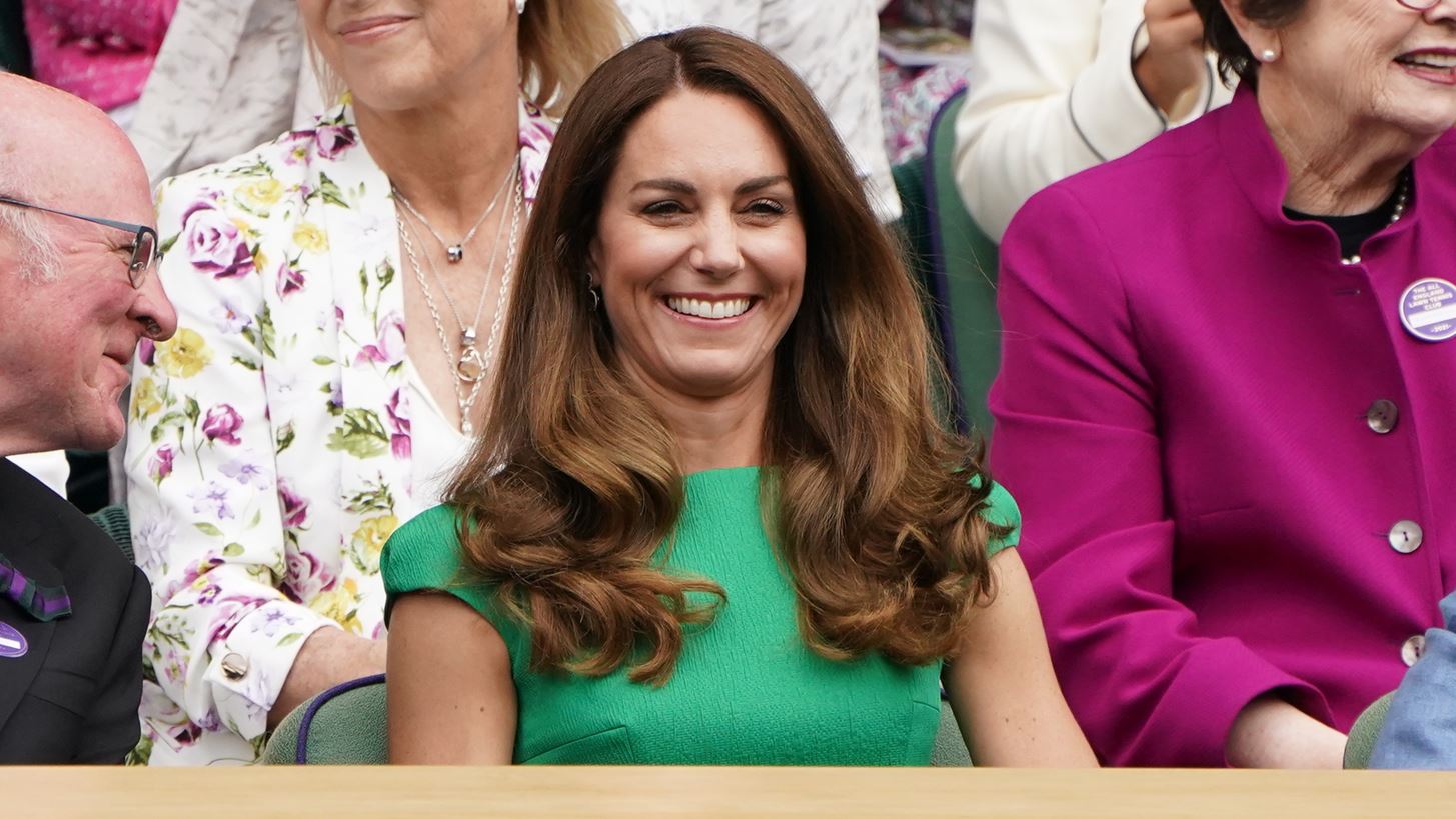 H Kate Middleton &#x3BC;&#x3AC;&#x3C2; &#x3AD;&#x3B4;&#x3C9;&#x3C3;&#x3B5; &#x3CC;&#x3BB;&#x3B7; &#x3C4;&#x3B7;&#x3BD; &#x3AD;&#x3BC;&#x3C0;&#x3BD;&#x3B5;&#x3C5;&#x3C3;&#x3B7; &#x3C0;&#x3BF;&#x3C5; &#x3C7;&#x3C1;&#x3B5;&#x3B9;&#x3B1;&#x3B6;&#x3CC;&#x3BC;&#x3B1;&#x3C3;&#x3C4;&#x3B1;&#x3BD; &#x3B3;&#x3B9;&#x3B1; &#x3C4;&#x3B1; &#x3B2;&#x3C1;&#x3B1;&#x3B4;&#x3B9;&#x3BD;&#x3AC; &#x3BC;&#x3B1;&#x3C2; &#x3C7;&#x3C4;&#x3B5;&#x3BD;&#x3AF;&#x3C3;&#x3BC;&#x3B1;&#x3C4;&#x3B1;