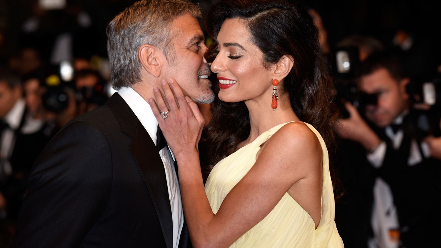 George &amp; Amal Clooney | &#x397; &#x3BC;&#x3B5;&#x3B3;&#x3AC;&#x3BB;&#x3B7; &#x3C0;&#x3C1;&#x3CC;&#x3BA;&#x3BB;&#x3B7;&#x3C3;&#x3B7; &#x3C0;&#x3BF;&#x3C5; &#x3B4;&#x3BF;&#x3BA;&#x3B9;&#x3BC;&#x3AC;&#x3B6;&#x3B5;&#x3B9; &#x3C4;&#x3B7; &#x3C3;&#x3C7;&#x3AD;&#x3C3;&#x3B7; &#x3C4;&#x3BF;&#x3C5;&#x3C2;