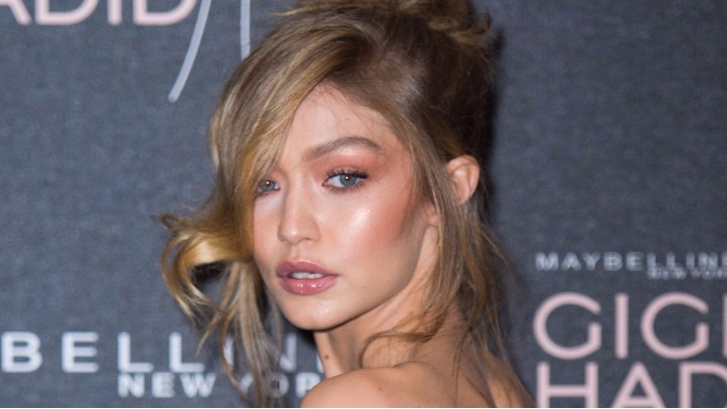 &#x397; Gigi Hadid &#x3BC;&#x3BF;&#x3B9;&#x3C1;&#x3AC;&#x3C3;&#x3C4;&#x3B7;&#x3BA;&#x3B5; &#x3C4;&#x3B1; &#x3BC;&#x3C5;&#x3C3;&#x3C4;&#x3B9;&#x3BA;&#x3AC; &#x3BF;&#x3BC;&#x3BF;&#x3C1;&#x3C6;&#x3B9;&#x3AC;&#x3C2; &#x3C4;&#x3B7;&#x3C2; &#x3B3;&#x3B9;&#x3B1; &#x3AC;&#x3C8;&#x3BF;&#x3B3;&#x3BF; make-up