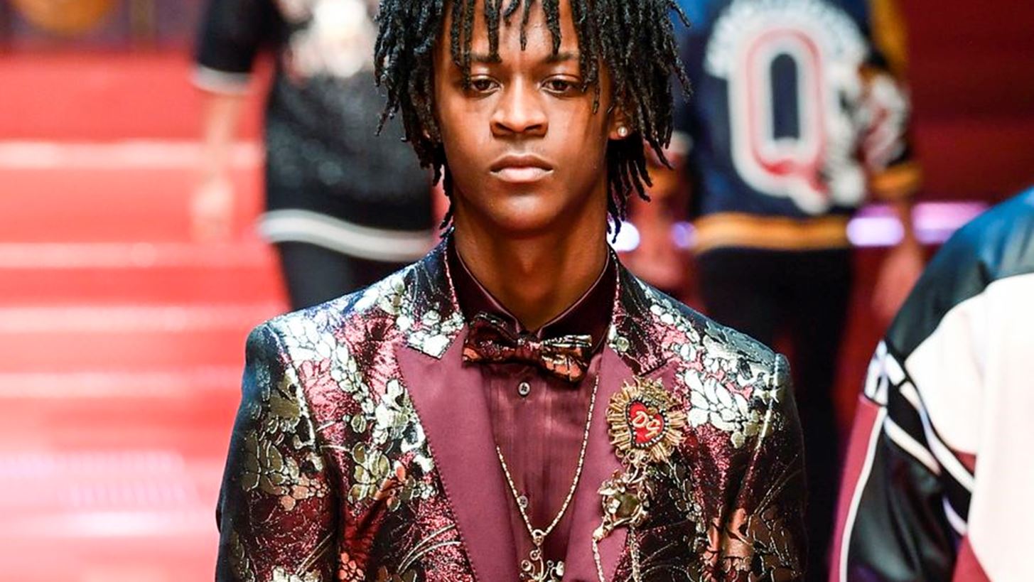&#x388;&#x3BD;&#x3B1; &#x3BC;&#x3BF;&#x3BD;&#x3C4;&#x3AD;&#x3BB;&#x3BF; &#x3AD;&#x3BA;&#x3B1;&#x3BD;&#x3B5; &#x3C4;&#x3B7; &#x3B4;&#x3B9;&#x3BA;&#x3AE; &#x3C4;&#x3BF;&#x3C5; &#x3B4;&#x3B9;&#x3B1;&#x3B4;&#x3AE;&#x3BB;&#x3C9;&#x3C3;&#x3B7; &#x3C3;&#x3C4;&#x3BF; catwalk &#x3C4;&#x3C9;&#x3BD; Dolce &amp; Gabbana