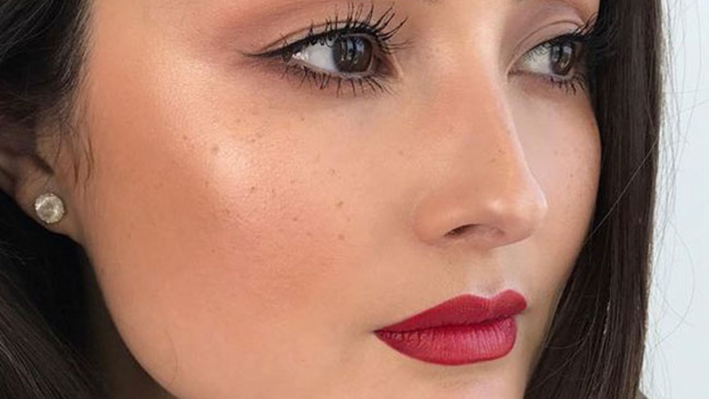 Πώς θα κάνεις το πρωινό σου μακιγιάζ βραδινό στο λεπτό