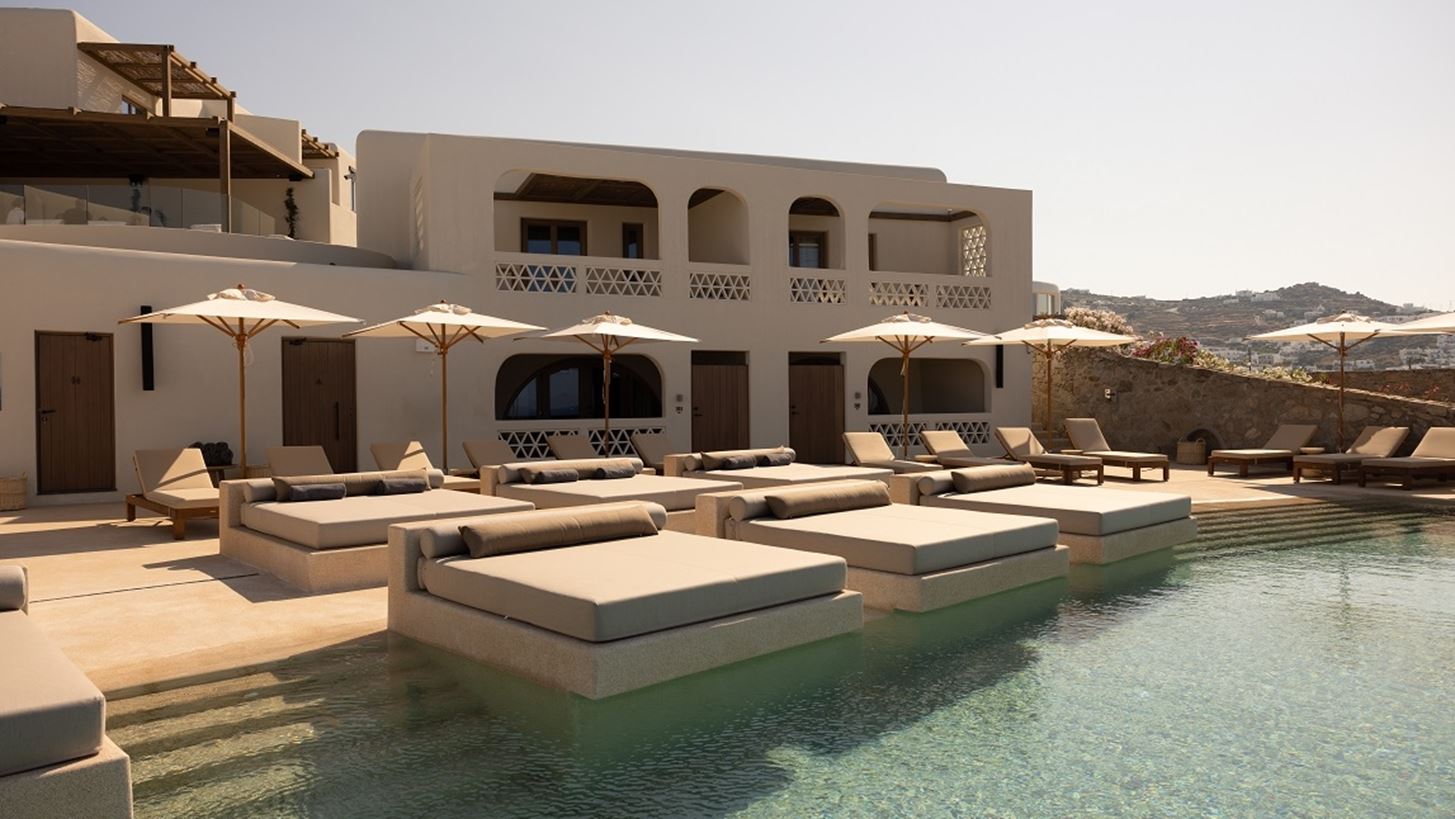&#x39F; &#x3CC;&#x3BC;&#x3B9;&#x3BB;&#x3BF;&#x3C2; Domes Resorts &#x3B1;&#x3BD;&#x3BF;&#x3AF;&#x3B3;&#x3B5;&#x3B9; &#x3C4;&#x3BF; &#x3BA;&#x3B1;&#x3B9;&#x3BD;&#x3BF;&#x3CD;&#x3C1;&#x3B3;&#x3B9;&#x3BF; &#x3BE;&#x3B5;&#x3BD;&#x3BF;&#x3B4;&#x3BF;&#x3C7;&#x3B5;&#x3AF;&#x3BF; &#x3C4;&#x3BF;&#x3C5; &#x3C3;&#x3C4;&#x3B7;&#x3BD; &#x39C;&#x3CD;&#x3BA;&#x3BF;&#x3BD;&#x3BF;