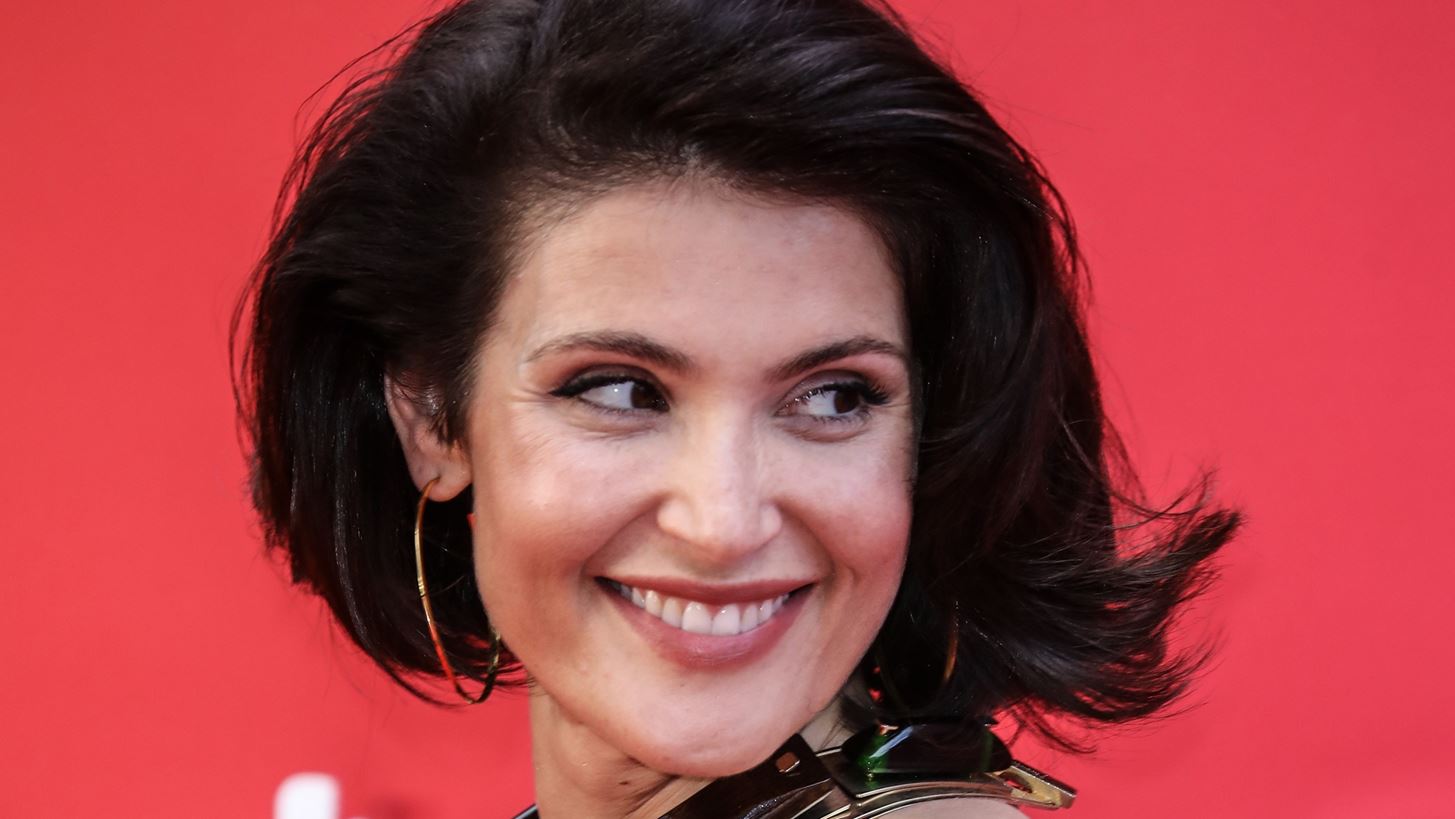 Gemma Arterton | M&#x3B5; &#x3BC;&#x3B1;&#x3CD;&#x3C1;&#x3BF; &#x3B4;&#x3B9;&#x3B1;&#x3C6;&#x3B1;&#x3BD;&#x3AD;&#x3C2; &#x3C6;&#x3CC;&#x3C1;&#x3B5;&#x3BC;&#x3B1; &#x3C3;&#x3C4;&#x3BF; &#x3A6;&#x3B5;&#x3C3;&#x3C4;&#x3B9;&#x3B2;&#x3AC;&#x3BB; &#x39A;&#x3B9;&#x3BD;&#x3B7;&#x3BC;&#x3B1;&#x3C4;&#x3BF;&#x3B3;&#x3C1;&#x3AC;&#x3C6;&#x3BF;&#x3C5; &#x3C3;&#x3C4;&#x3B7;&#x3BD; &#x399;&#x3C4;&#x3B1;&#x3BB;&#x3AF;&#x3B1;