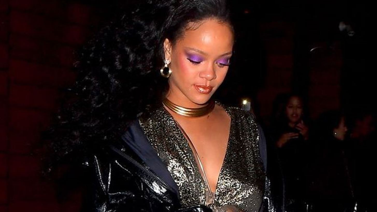 Rihanna: &#x394;&#x3B9;&#x3B1;&#x3C3;&#x3BA;&#x3AD;&#x3B4;&#x3B1;&#x3C3;&#x3B5; &#x3BC;&#x3B5; &#x3C4;&#x3BF; &#x3C3;&#x3CD;&#x3BD;&#x3C4;&#x3C1;&#x3BF;&#x3C6;&#x3CC; &#x3C4;&#x3B7;&#x3C2; &#x3BC;&#x3B5;&#x3C4;&#x3AC; &#x3C4;&#x3B1; &#x3B2;&#x3C1;&#x3B1;&#x3B2;&#x3B5;&#x3AF;&#x3B1; Grammy