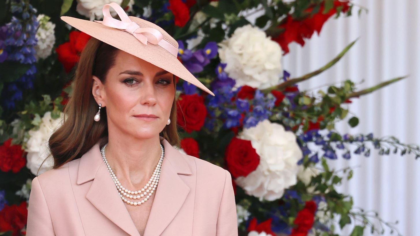 Kate Middleton | &#x397; &#x3BC;&#x3B5;&#x3B3;&#x3AC;&#x3BB;&#x3B7; &#x3B1;&#x3BB;&#x3BB;&#x3B1;&#x3B3;&#x3AE; &#x3C3;&#x3C4;&#x3BF; hair look &#x3C4;&#x3B7;&#x3C2; &#x3C3;&#x3C4;&#x3B7;&#x3BD; &#x3C0;&#x3C1;&#x3CE;&#x3C4;&#x3B7; &#x3B4;&#x3B7;&#x3BC;&#x3CC;&#x3C3;&#x3B9;&#x3B1; &#x3B5;&#x3BC;&#x3C6;&#x3AC;&#x3BD;&#x3B9;&#x3C3;&#x3B7; &#x3BC;&#x3B5;&#x3C4;&#x3AC; &#x3C4;&#x3B7; &#x3BC;&#x3B5;&#x3C4;&#x3B1;&#x3BA;&#x3CC;&#x3BC;&#x3B9;&#x3C3;&#x3B7; &#x3C3;&#x3C4;&#x3BF; Forrest Lodge