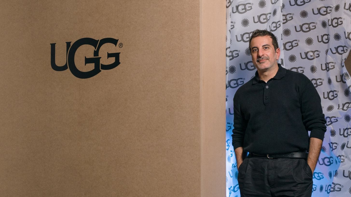 &#x397; UGG &#x3C0;&#x3B1;&#x3C1;&#x3BF;&#x3C5;&#x3C3;&#x3AF;&#x3B1;&#x3C3;&#x3B5; &#x3C4;&#x3B7; &#x3BD;&#x3AD;&#x3B1; &#x3B1;&#x3BD;&#x3B4;&#x3C1;&#x3B9;&#x3BA;&#x3AE; &#x3C3;&#x3C5;&#x3BB;&#x3BB;&#x3BF;&#x3B3;&#x3AE;  &quot;ICONIC FEELING&quot;, &#x3BC;&#x3B5; &#x3AD;&#x3BD;&#x3B1; &#x3BE;&#x3B5;&#x3C7;&#x3C9;&#x3C1;&#x3B9;&#x3C3;&#x3C4;&#x3CC; party