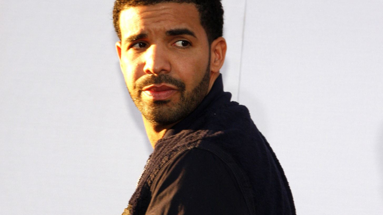 Drake X LV: &#x3A4;&#x3BF; &#x3BD;&#x3AD;&#x3BF; &#x3C4;&#x3C1;&#x3B1;&#x3B3;&#x3BF;&#x3CD;&#x3B4;&#x3B9; &#x3C4;&#x3BF;&#x3C5; &#x3C1;&#x3AC;&#x3C0;&#x3B5;&#x3C1; &#x3B5;&#x3AF;&#x3BD;&#x3B1;&#x3B9; &#x3B5;&#x3BC;&#x3C0;&#x3BD;&#x3B5;&#x3C5;&#x3C3;&#x3BC;&#x3AD;&#x3BD;&#x3BF; &#x3B1;&#x3C0;&#x3CC; &#x3C4;&#x3B7; Louis Vuitton