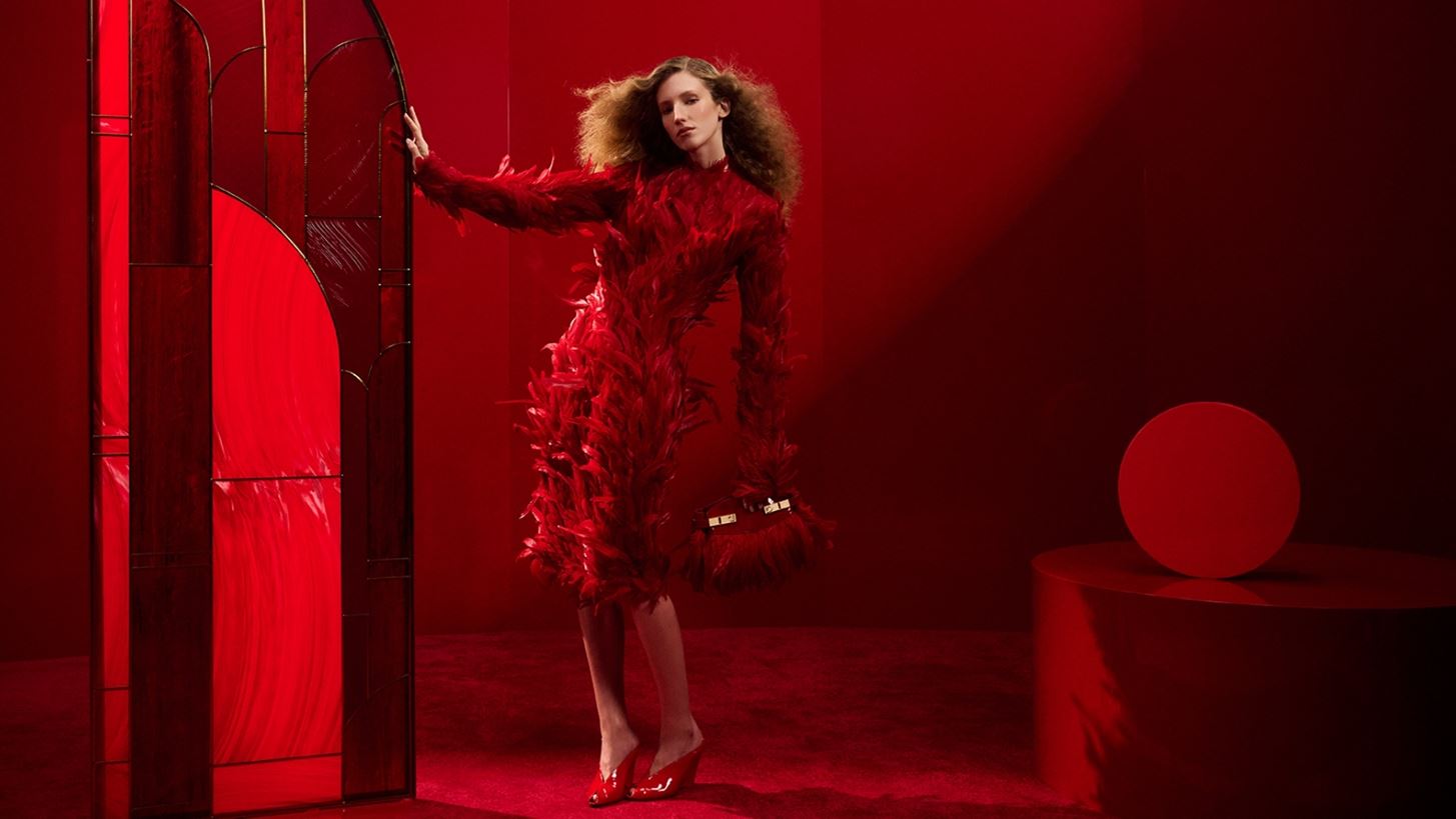 "Touch of Light" | Η Kalogirou παρουσιάζει τη Holiday Campaign για το 2025