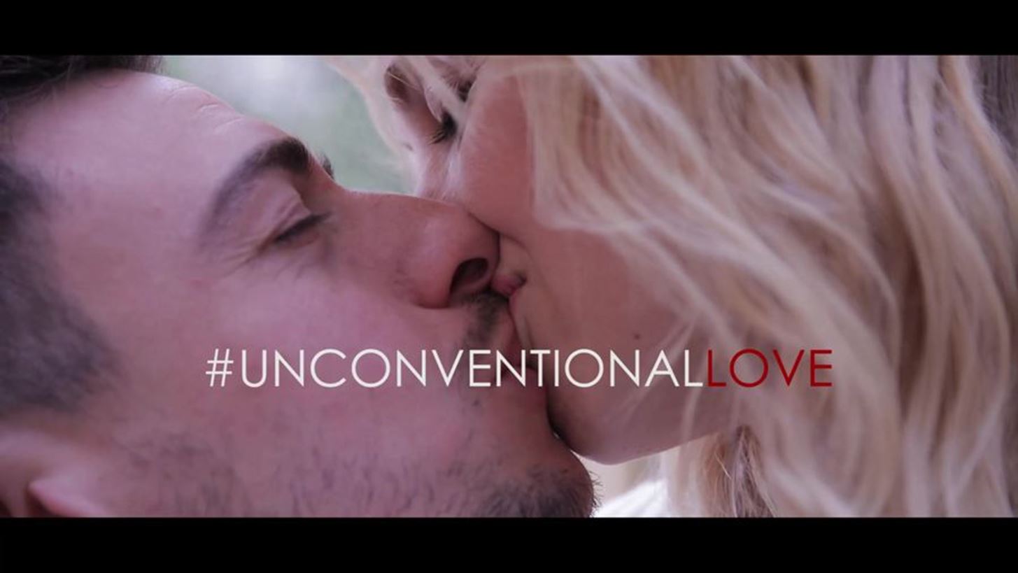 &quot;Unconventional Love&quot;: H &#x3BD;&#x3AD;&#x3B1; &#x3BA;&#x3B1;&#x3BC;&#x3C0;&#x3AC;&#x3BD;&#x3B9;&#x3B1; &#x3C4;&#x3B7;&#x3C2; Mo&#xEB;t &amp; Chandon &#x3BC;&#x3B1;&#x3C2; &#x3C5;&#x3C0;&#x3B5;&#x3BD;&#x3B8;&#x3C5;&#x3BC;&#x3AF;&#x3B6;&#x3B5;&#x3B9; &#x3CC;&#x3C4;&#x3B9; &#x3B7; &#x3B1;&#x3B3;&#x3AC;&#x3C0;&#x3B7; &#x3B5;&#x3AF;&#x3BD;&#x3B1;&#x3B9; &#x3B1;&#x3BD;&#x3C4;&#x3B9;&#x3C3;&#x3C5;&#x3BC;&#x3B2;&#x3B1;&#x3C4;&#x3B9;&#x3BA;&#x3AE;