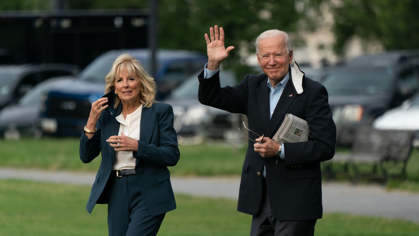 Jill Biden | &#x397; &#x3C3;&#x3C4;&#x3B9;&#x3BB;&#x3B9;&#x3C3;&#x3C4;&#x3B9;&#x3BA;&#x3AE; &#x3B5;&#x3C0;&#x3B9;&#x3BB;&#x3BF;&#x3B3;&#x3AE; &#x3C0;&#x3BF;&#x3C5; &#x3C3;&#x3C4;&#x3AD;&#x3BB;&#x3BD;&#x3B5;&#x3B9; &#x3AD;&#x3BD;&#x3B1; &#x3B4;&#x3C5;&#x3BD;&#x3B1;&#x3C4;&#x3CC; &#x3BC;&#x3AE;&#x3BD;&#x3C5;&#x3BC;&#x3B1; &#x3C3;&#x3B5; &#x3CC;&#x3BB;&#x3BF; &#x3C4;&#x3BF;&#x3BD; &#x3BA;&#x3CC;&#x3C3;&#x3BC;&#x3BF;